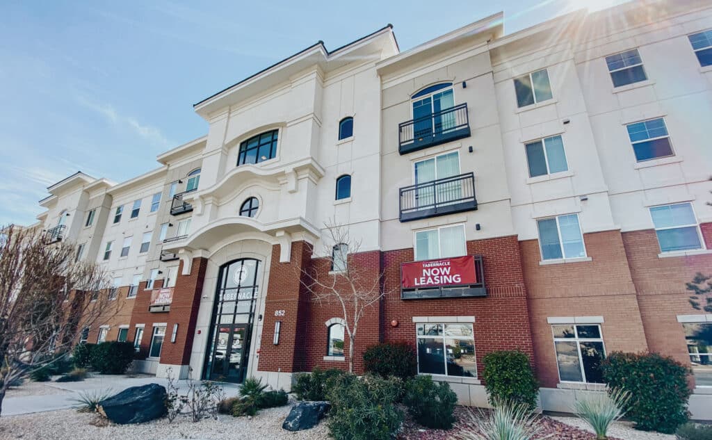 Exterior of Vintage at Tabernacle student apartments in St. George, UT